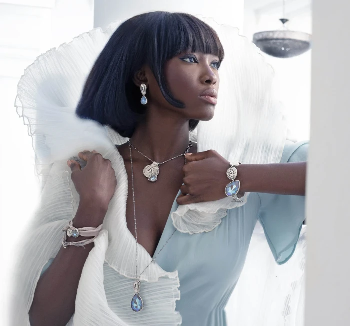 BIZUTERIA-MOTYLE-BIALY-LABEDZ