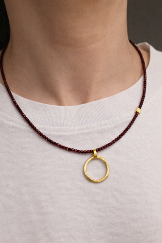 naszyjnik-granaty-zlocony-krazuza-bia