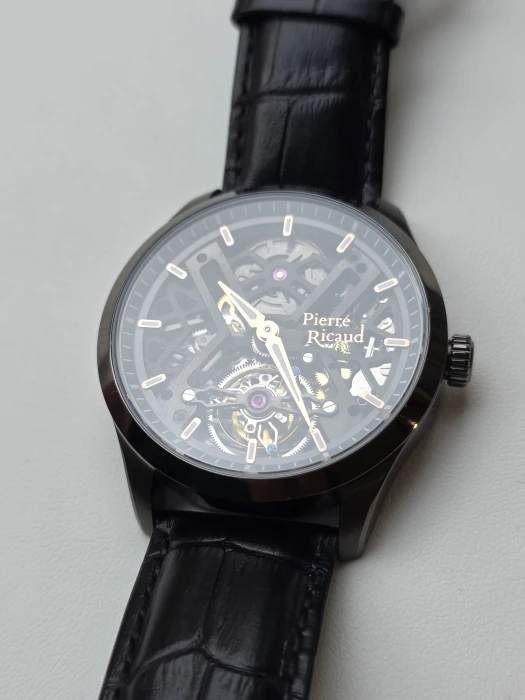 zegarek-meski-z-limitowanej-edycji-Pierre-Ricaud-P2004.S2R6A-tourbillon-Skeleton-z-odsłoniętym-mechanizmem-detalami-w-kolorze-różowego-złota-i-czarnym-skórzanym-paskiem14