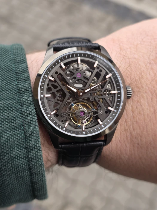 zegarek-meski-z-limitowanej-edycji-Pierre-Ricaud-P2004.S2R6A-tourbillon-Skeleton-z-odsłoniętym-mechanizmem-detalami-w-kolorze-różowego-złota-i-czarnym-skórzanym-paskiem14