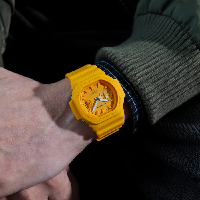 Żółty-zegarek-Casio-G-SHOCK-GAC-2500-9AER-z-analogową-tarczą-srebrzystymi-wskazówkami-datownikiem-Multi-Mission-Date7