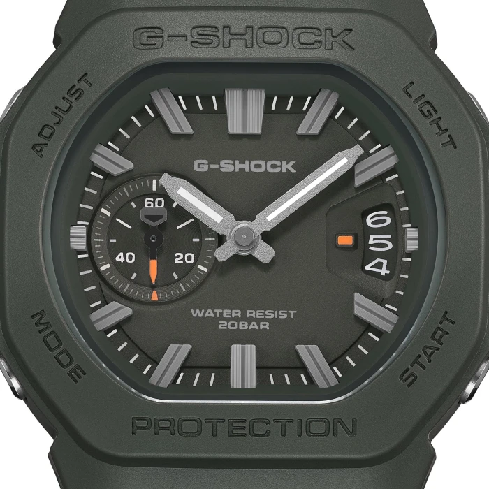 Ciemnozielony-Casio-G-SHOCK-GAC-2500-3AER-z-analogową-tarczą-srebrzystymi-indeksami-i-pomarańczowymi-detalami3