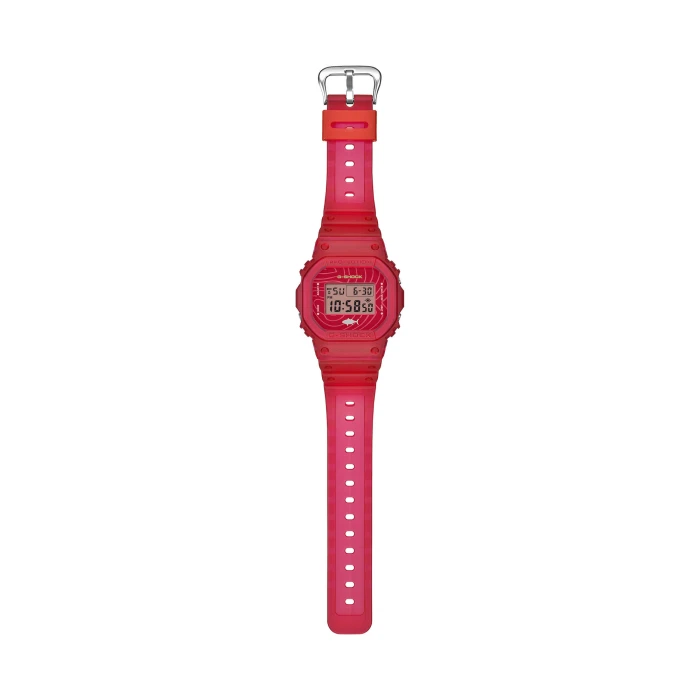 Czerwony-półprzezroczysty-zegarek-Casio-G-SHOCK-DW-5600SSH-4-Sushi-z-motywem-tuńczyka-i-zielonym-logo2
