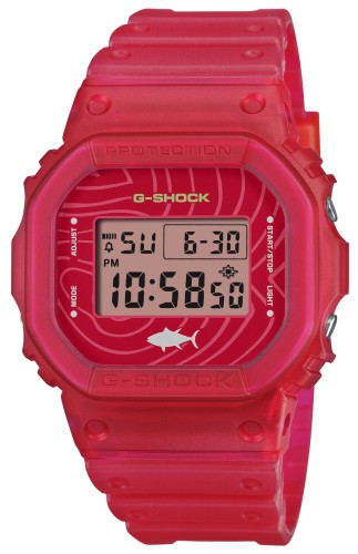 Czerwony-półprzezroczysty-zegarek-Casio-G-SHOCK-DW-5600SSH-4-Sushi-z-motywem-tuńczyka-i-zielonym-logo