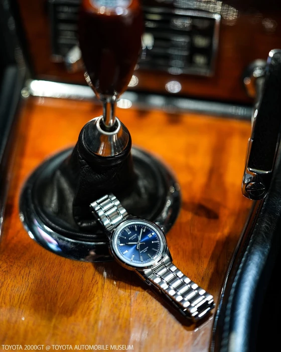 Zegarek-męski-Casio-Edifice-EFR-109D-2AER-38-mm-z-granatową-tarczą-srebrną-stalową-bransoleta-i-datownikiem2