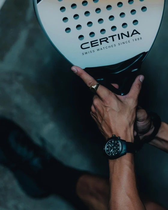 Zegarek-męski-Certina-DS-Action-Chrono-C048.417.37.051.01-z-czarną-tarczą-niebieskimi-akcentami-i-czarnym-paskiem-gumowym7
