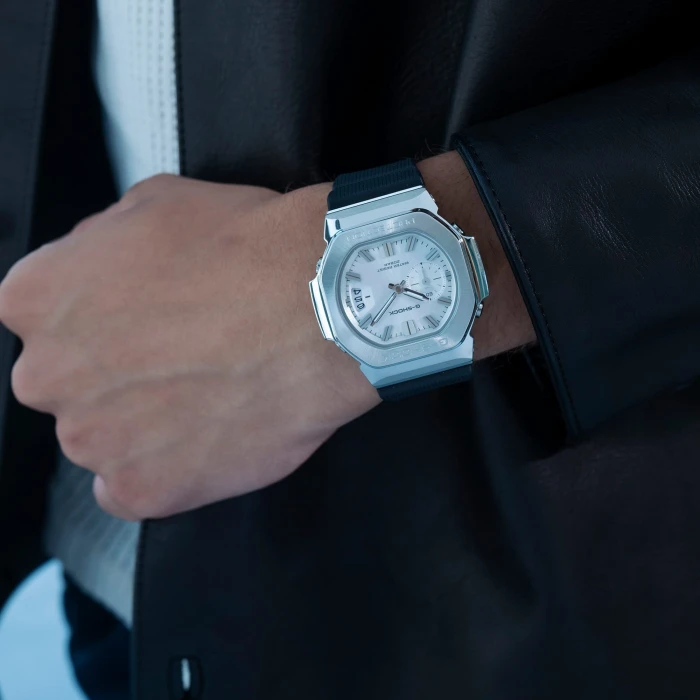 Zegarek-męski-Casio-G-SHOCK-GMC-2500-1A8ER-ze-srebrzystą-tarczą-stalową-lunetą-i-czarnym-paskiem-g-steel-sportowy5